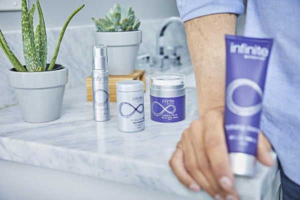 Infinite By Forever™Hydrating Cleanser-Milde lotion für Gesicht,Hals & Dekolleté-118 ml - AnicBeauty